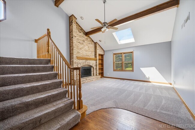 Building Photo - 13 Saddlewood Ct