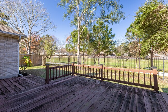 Building Photo - 8015 Sports Haven Dr