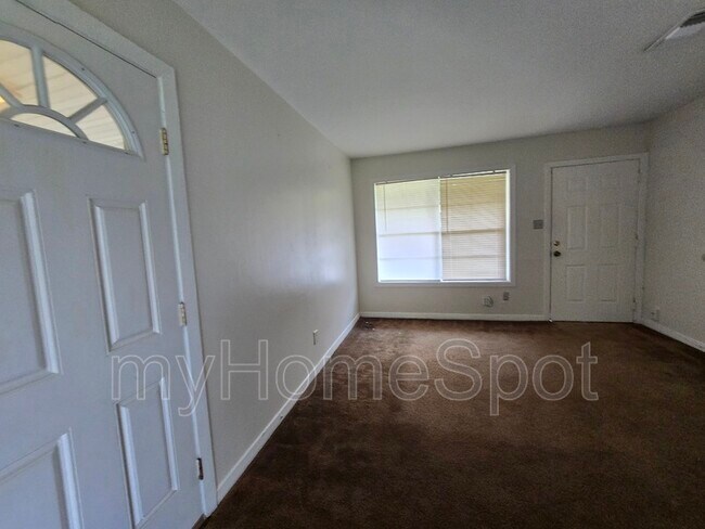 Building Photo - 916 Twinbrook Ave