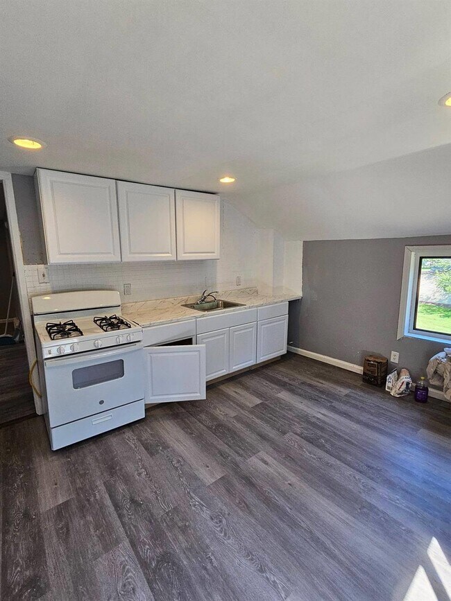 Building Photo - 30 Woodcliff Ave