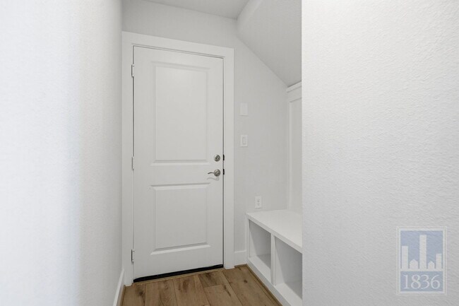 Building Photo - 216 Monrovia Wy