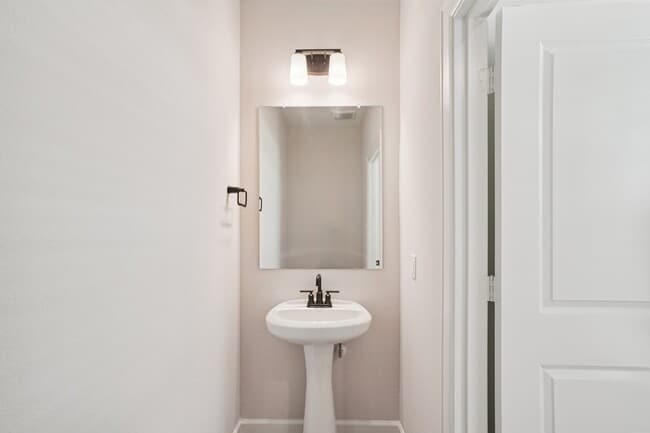 Building Photo - 1006 Whispering Winds Dr