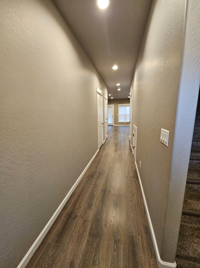 Building Photo - Beautiful Townhomes in East Medford