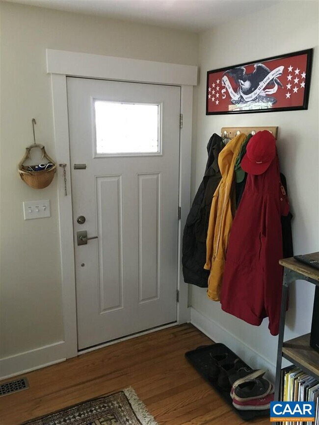 Building Photo - 718 McIntire Rd