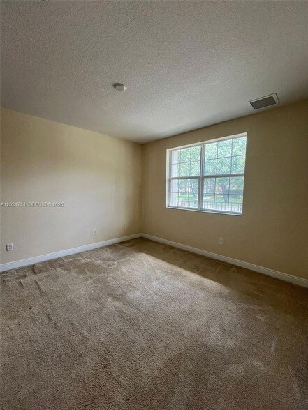 Building Photo - 950 SW 147th Ave