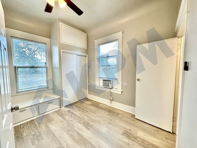 Building Photo - 121 E Lockeford St