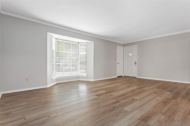 Building Photo - 6007 Sandhurst Ln