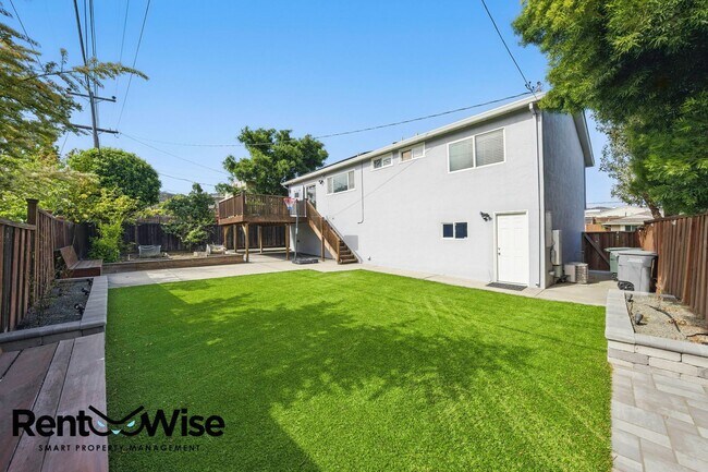 Building Photo - 1125 Fernwood Dr