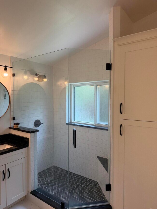 Building Photo - 8202 White Rock Cir