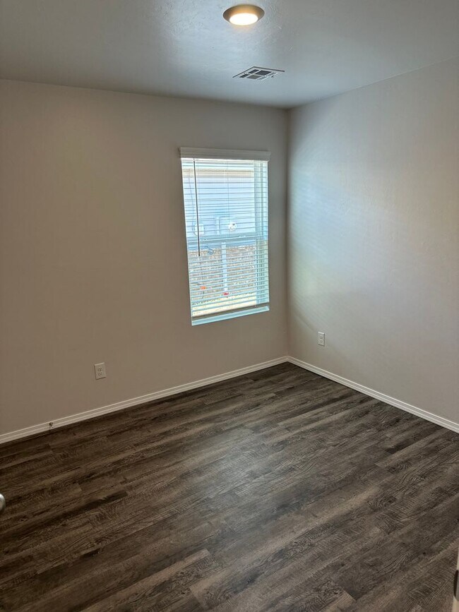 Building Photo - *Preleasing Now!  Three Bedroom | Two Bath Home in Saratoga