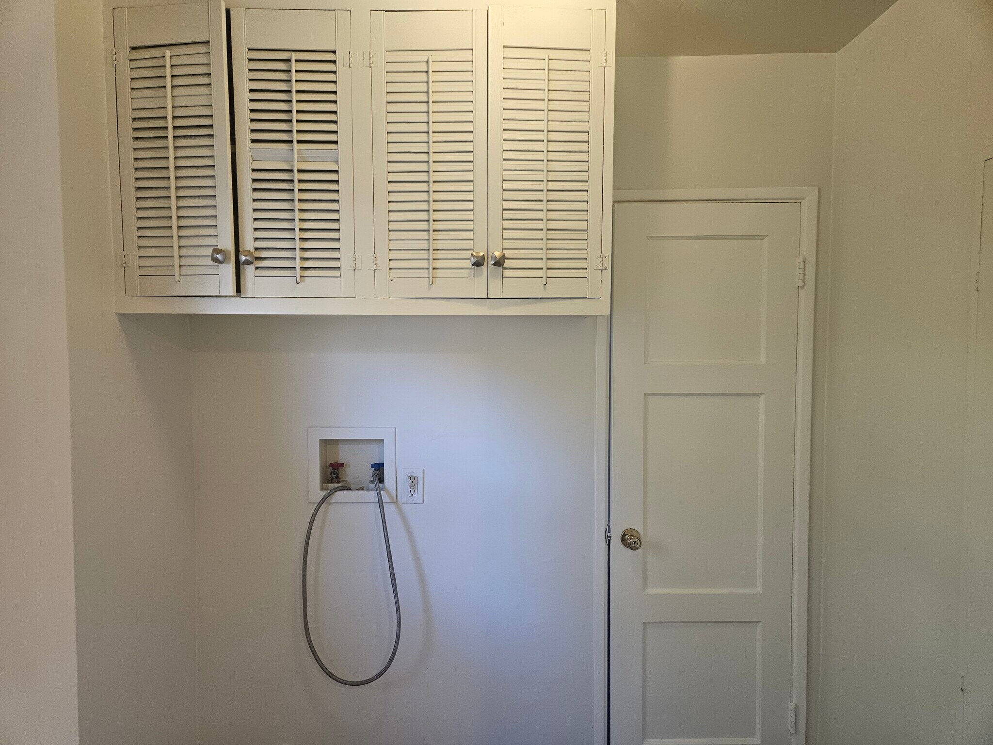 Building Photo - 9966 Glencrest Cir