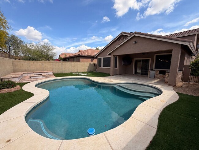 Building Photo - Gorgeous 4Bdm 2.5Ba Anthem Home with a Pool!