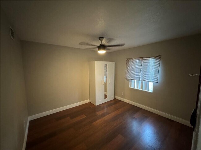 Building Photo - 2400 Lake Sunset Dr