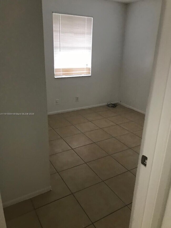 Building Photo - 3243 Coral Ridge Dr