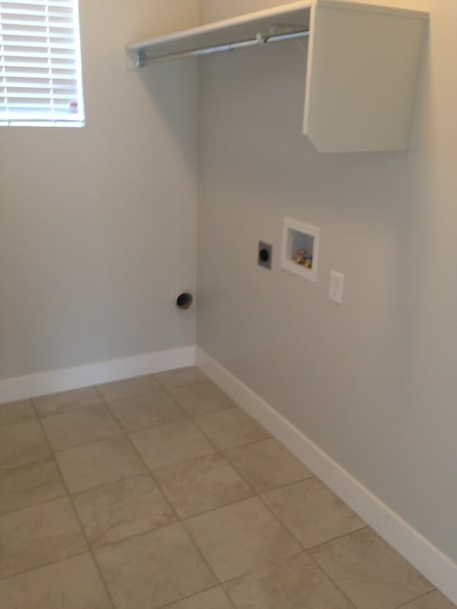 Building Photo - Beautiful Modern Home in Lehi w attached 2 car garage!