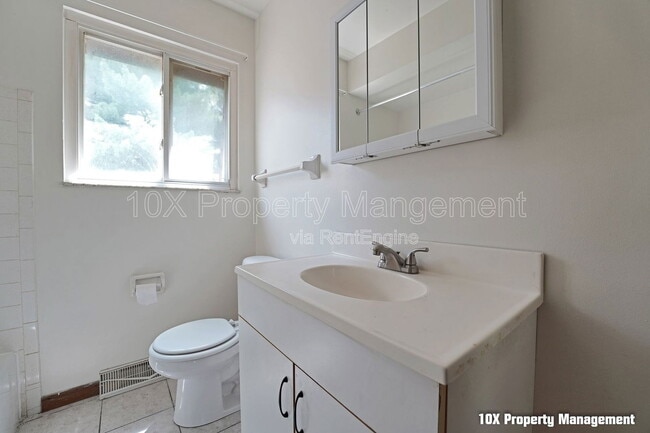 Building Photo - 1575 Briarwood Ave