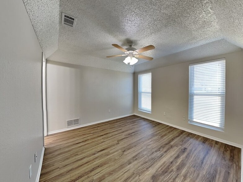 Building Photo - 2524 Herring Cir