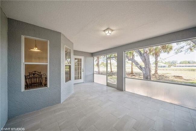 Building Photo - 1625 SW Abingdon Ave