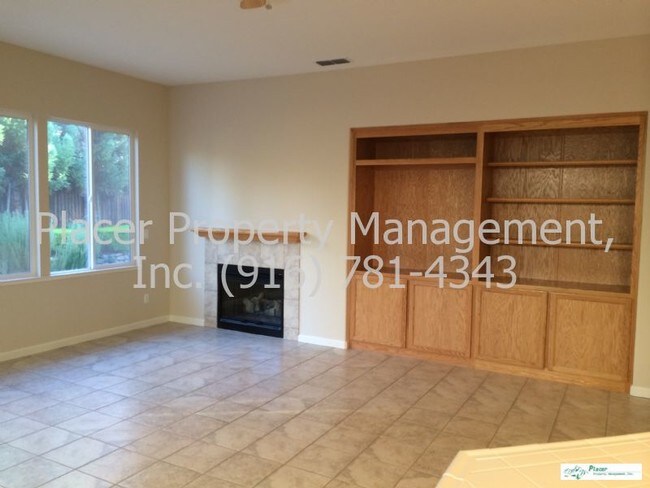 Building Photo - Avail June 9! Large 3 bdrm w/Great Yard &a...