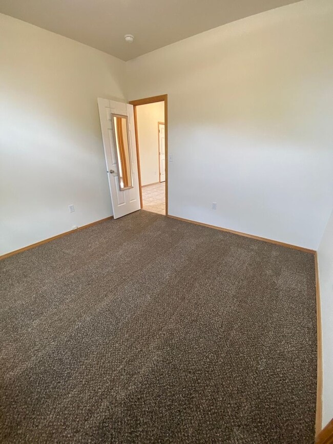 Building Photo - April Rent FREE - Triple Car Garage