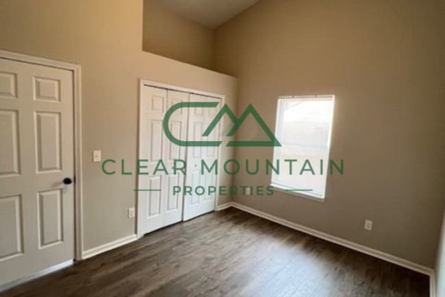 Building Photo - Beautifully Updated 4BR/2BA Home with Modern Finishes and Newly Built Dog Park!