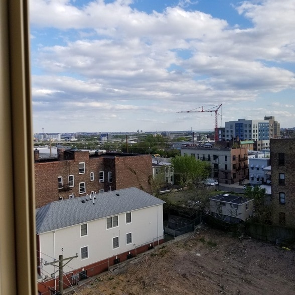 Building Photo - 3 Perrine Ave