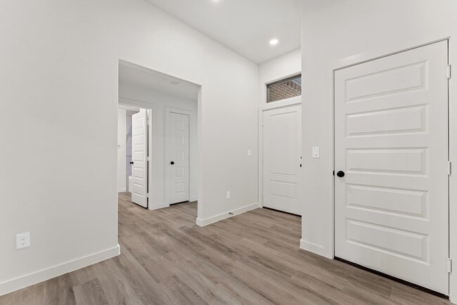 Building Photo - 2033 Gulf Pr Ln