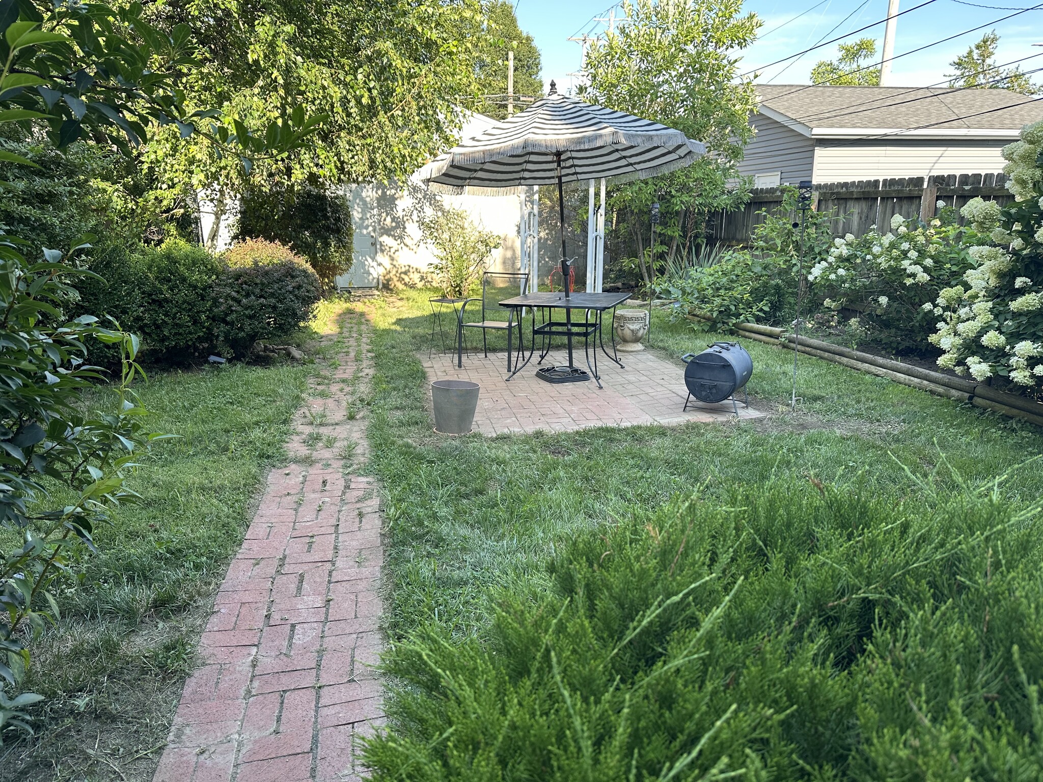 Building Photo - 784 Carpenter St