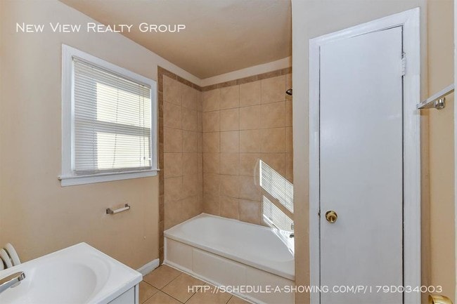 Building Photo - 1701 Remount Rd