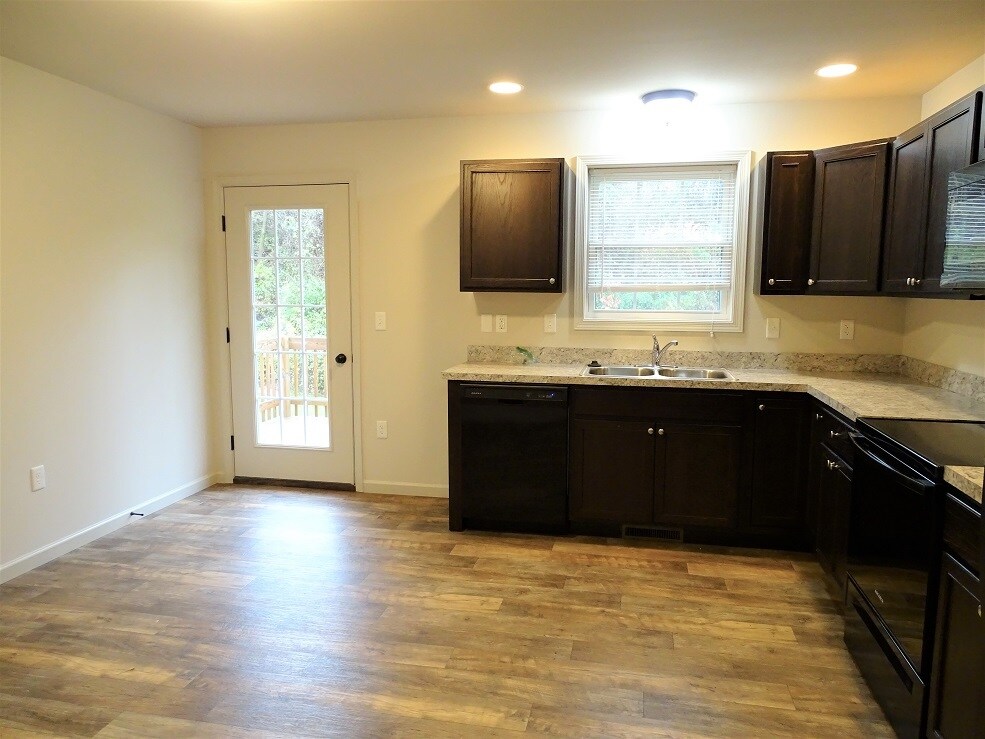 Building Photo - 45 Maize Cir