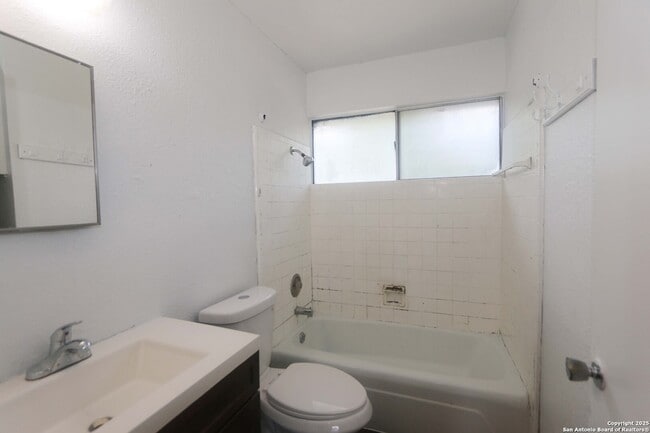 Building Photo - 127 Fair Valley St