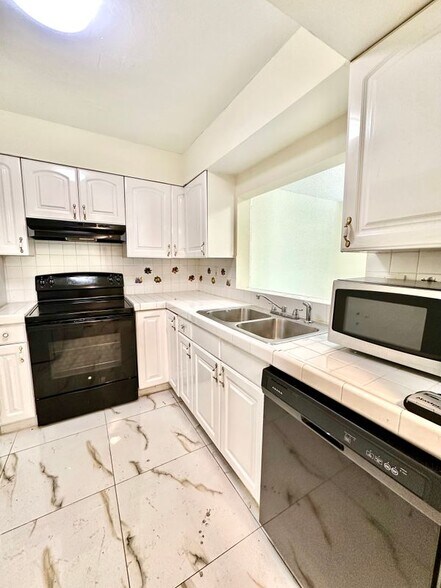 Building Photo - 4141 NW 90th Ave