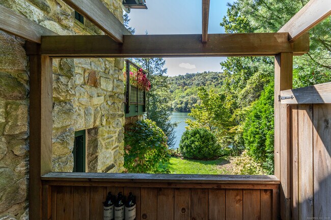 Building Photo - 21 Echo Dr