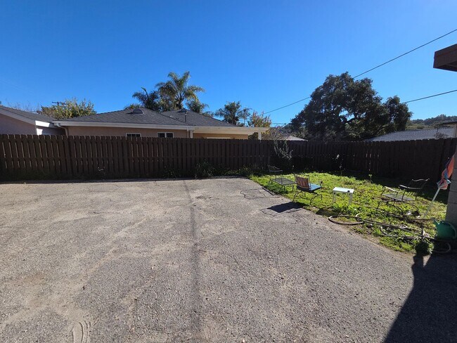 Building Photo - Remodeled 1 Bedroom 1 Bath located in the middle of Ojai