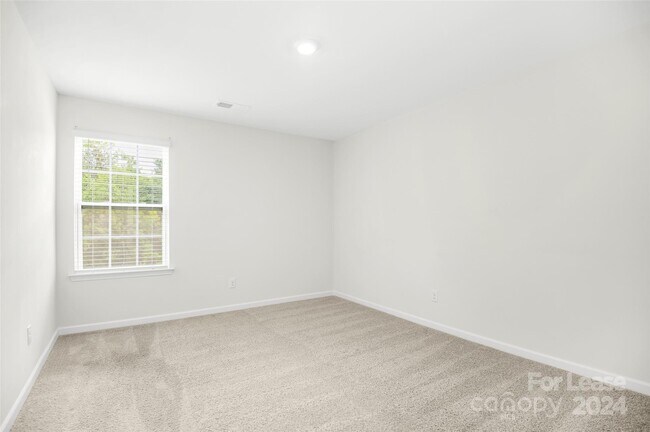 Building Photo - 3933 Meadow Green Dr