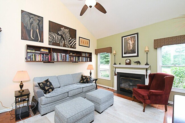 Building Photo - 187 Pinecrest Ln