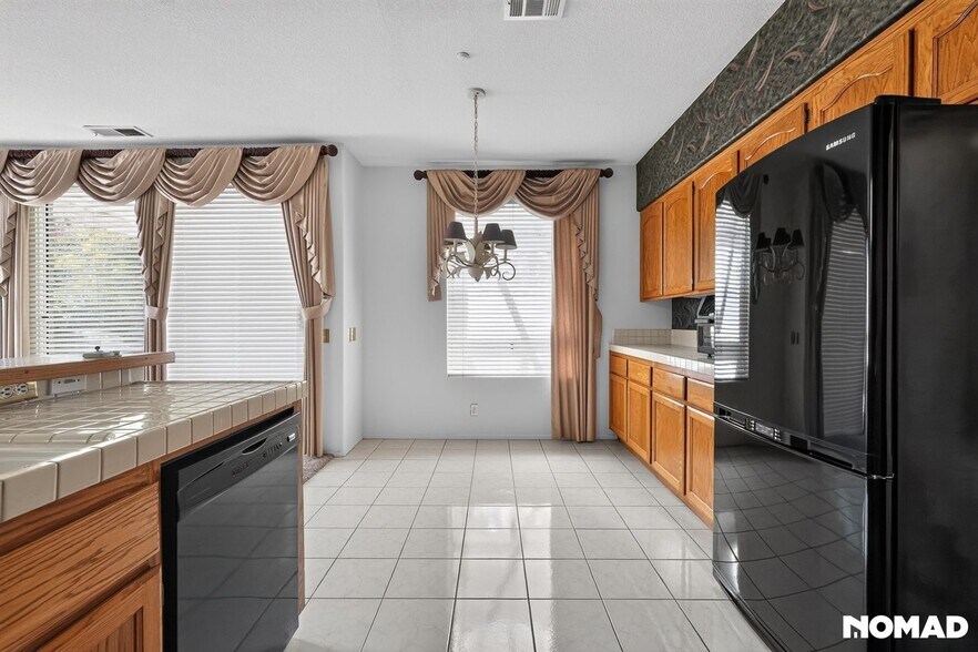 Building Photo - 13909 Marbella St