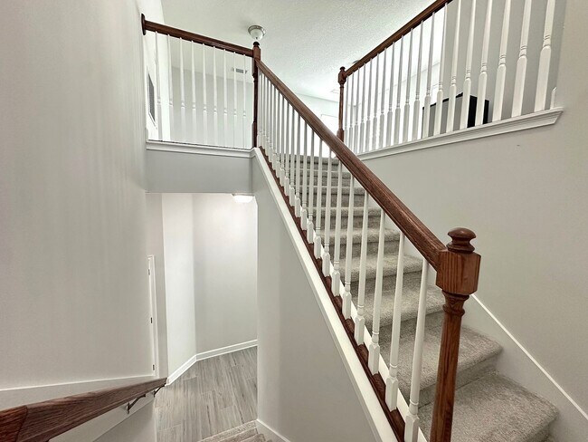 Building Photo - Fully Furnished, Stunning 4/4, Available I...