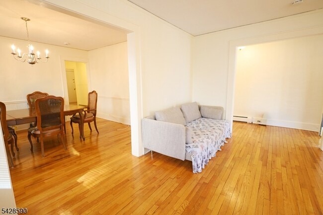 Building Photo - 15 Edgar St