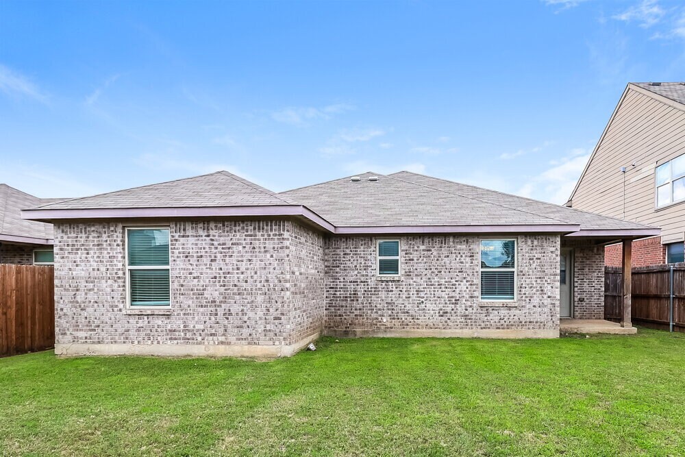 Building Photo - 7617 Hollow Forest Dr