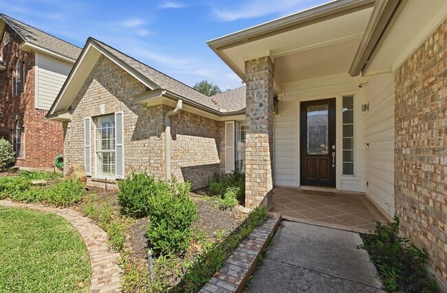 Building Photo - 905 Hunter's Creek Dr