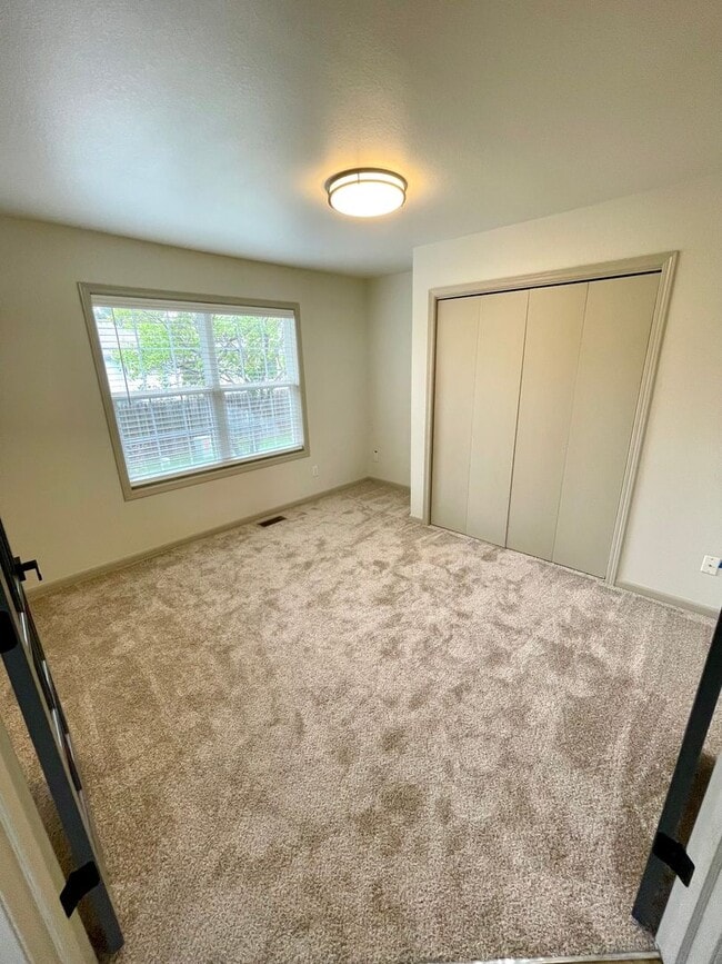 Building Photo - 201 Manor Ct