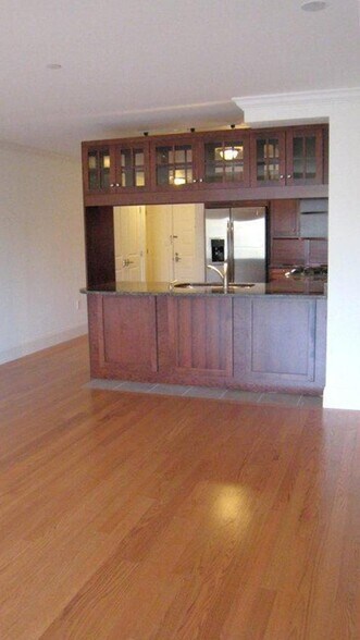 Building Photo - 155 Beacon St