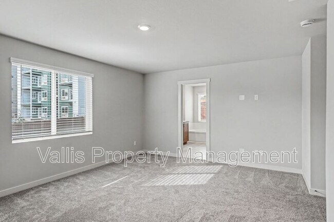 Building Photo - 2618 Mount St Helens Ave SE