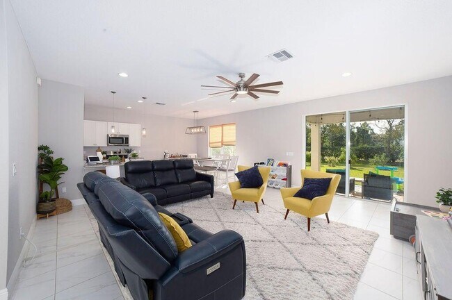 Building Photo - 1621 NW Cataluna Cir