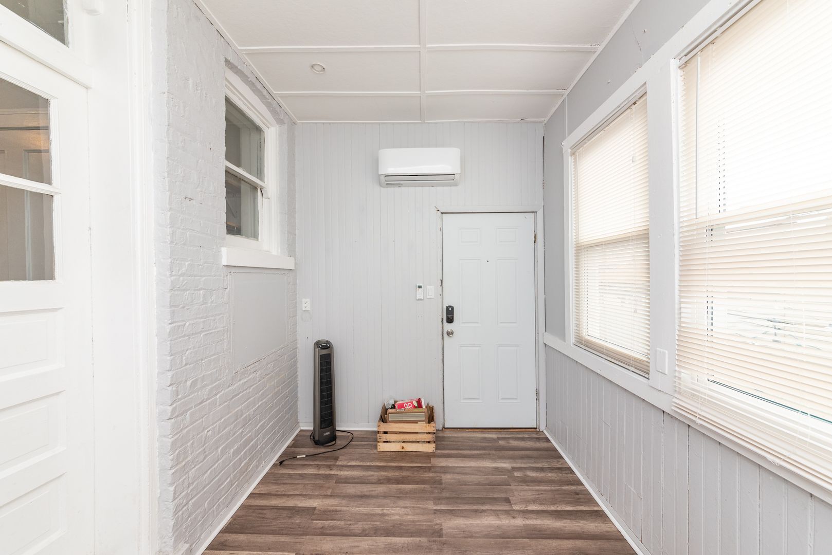 Building Photo - 4014 W Nelson St