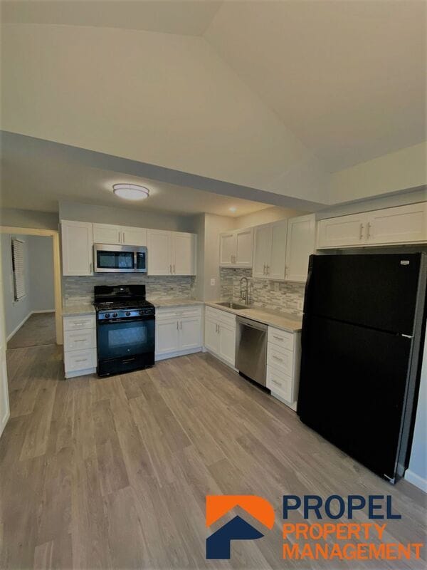 Building Photo - 3345 Edgewood Dr
