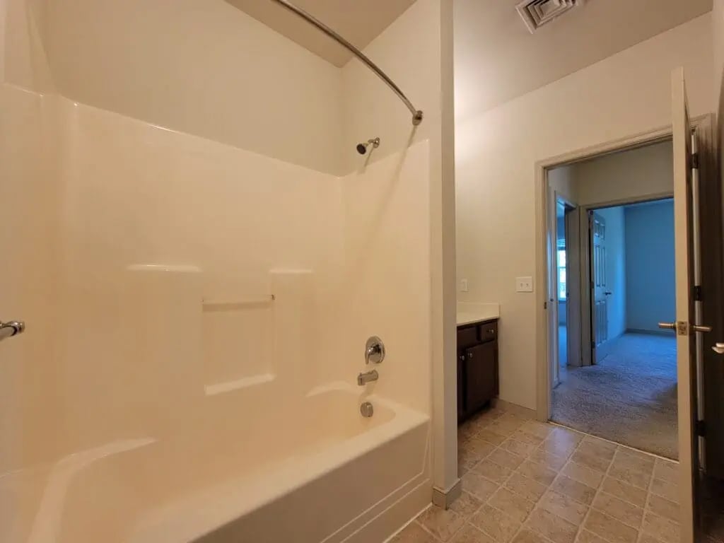 Building Photo - 2028 Shady Oak Dr