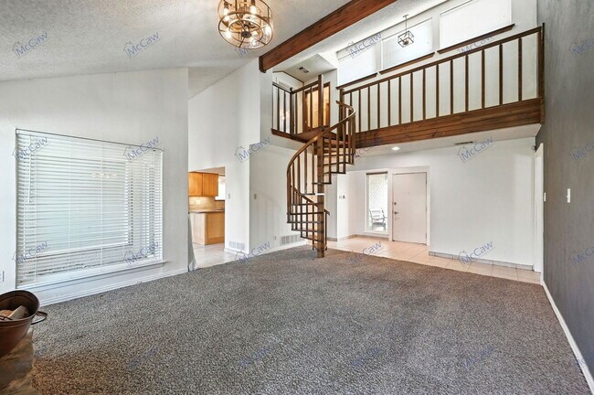 Building Photo - 1903 Reverchon Dr