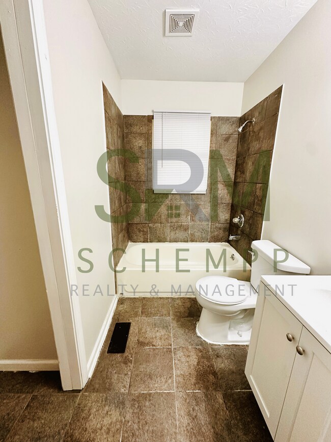 Building Photo - Updated 4BR house in Taylor Berry Neighborhood